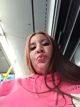 yoahotpetrafiery momentopname van live room op Stripchat