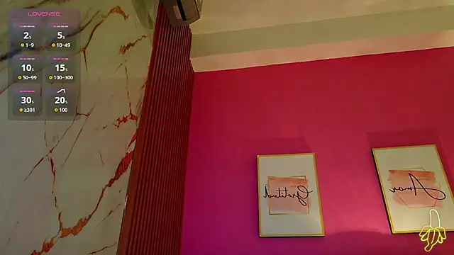 yourcuteneighbourr live room snapshot on Stripchat