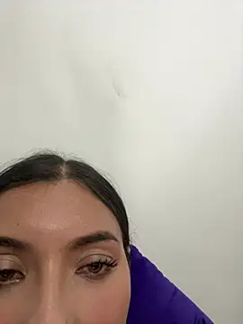 yul-nova captura da sala ao vivo na Stripchat