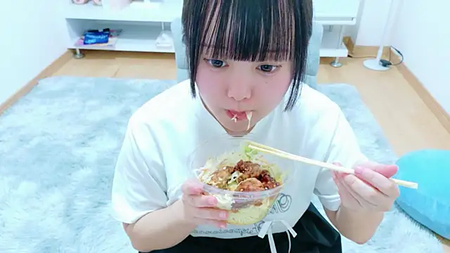 yura_a_jp Momentaufnahme des Live-Raums auf Stripchat