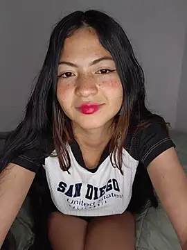zoeisabel live room snapshot on Stripchat